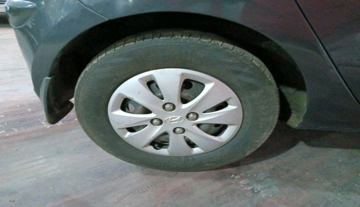 2011 Hyundai i10 SPORTZ 1.2 AT, Petrol, Automatic, 69,397 km, tyre