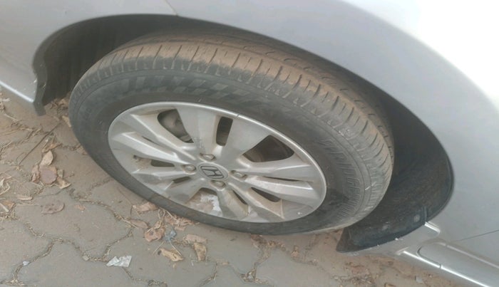 2013 Honda City 1.5L I-VTEC V MT, Petrol, Manual, 1,40,867 km, tyre