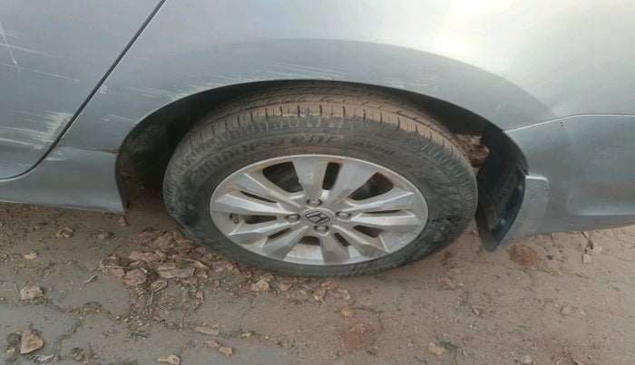 2013 Honda City 1.5L I-VTEC V MT, Petrol, Manual, 1,40,867 km, tyre