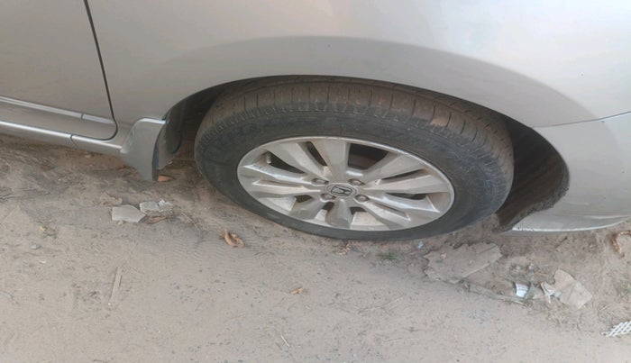 2013 Honda City 1.5L I-VTEC V MT, Petrol, Manual, 1,40,867 km, tyre