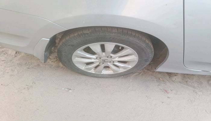 2013 Honda City 1.5L I-VTEC V MT, Petrol, Manual, 1,40,867 km, tyre