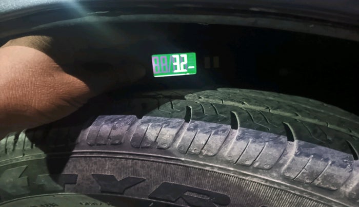 2014 Maruti Ertiga VXI CNG, Petrol, Manual, 1,25,991 km, tyre