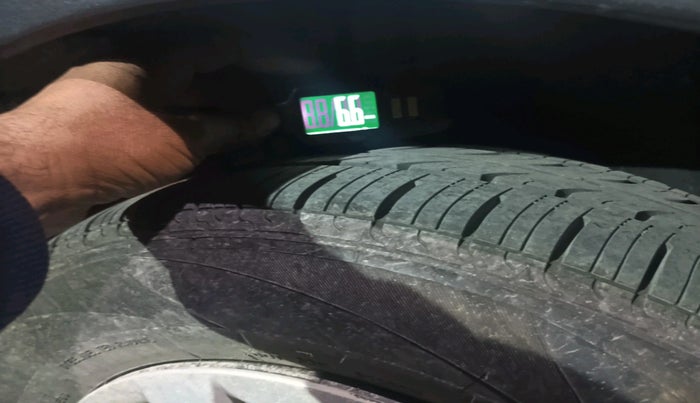 2014 Maruti Ertiga VXI CNG, Petrol, Manual, 1,25,991 km, tyre