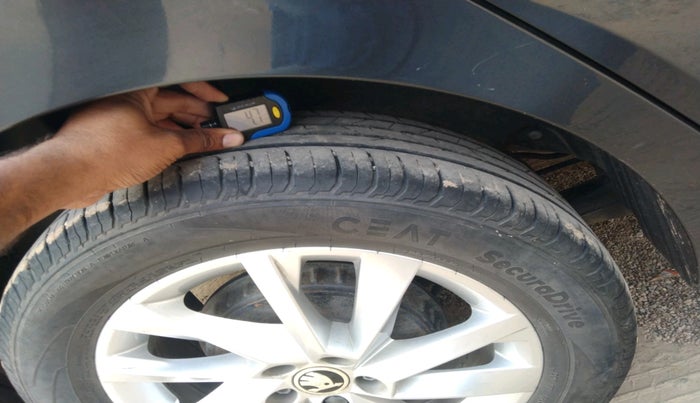 2023 Skoda SLAVIA AMBITION 1.0L TSI MT, Petrol, Manual, 35,266 km, tyre