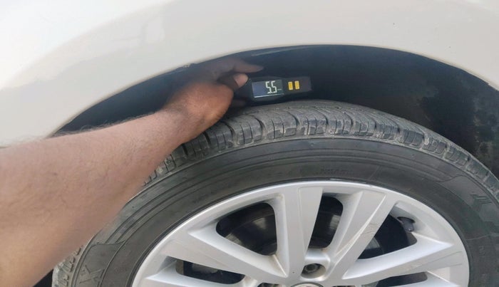 2014 Volkswagen Polo HIGHLINE1.2L, Petrol, Manual, 76,540 km, tyre