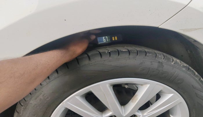 2014 Volkswagen Polo HIGHLINE1.2L, Petrol, Manual, 76,540 km, tyre