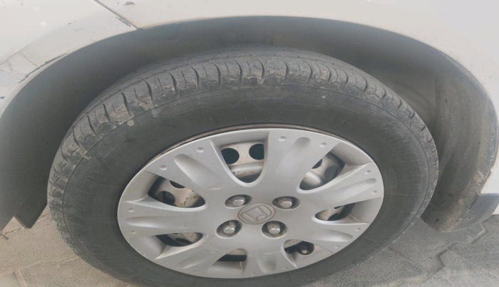 2012 Honda Brio EX MT, Petrol, Manual, 2,20,313 km, tyre