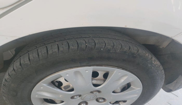 2012 Honda Brio EX MT, Petrol, Manual, 2,20,313 km, tyre