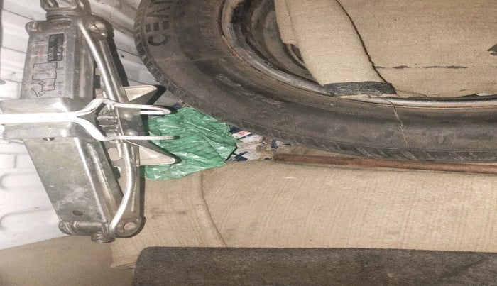 2012 Honda Brio EX MT, Petrol, Manual, 2,20,313 km, tyre