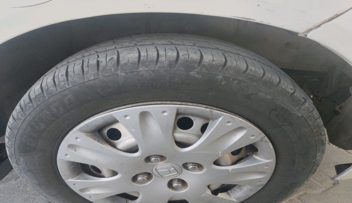 2012 Honda Brio EX MT, Petrol, Manual, 2,20,313 km, tyre