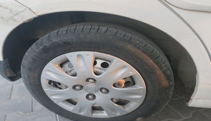 2012 Honda Brio EX MT, Petrol, Manual, 2,20,313 km, tyre