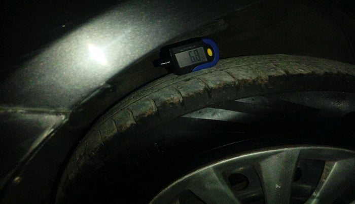 2015 Maruti Swift VXI, Petrol, Manual, 70,290 km, tyre