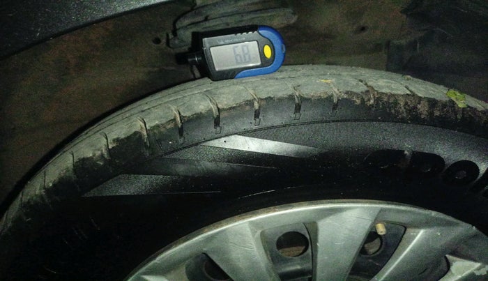 2015 Maruti Swift VXI, Petrol, Manual, 70,290 km, tyre