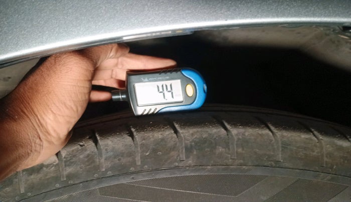 2018 Toyota Innova Crysta 2.8 GX AT 7 STR, Diesel, Automatic, 1,21,331 km, tyre