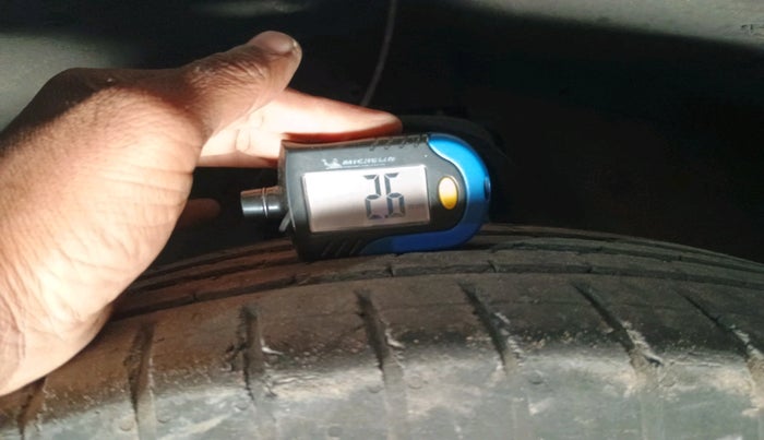 2018 Toyota Innova Crysta 2.8 GX AT 7 STR, Diesel, Automatic, 1,21,331 km, tyre