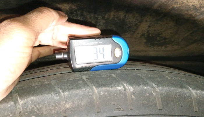 2018 Toyota Innova Crysta 2.8 GX AT 7 STR, Diesel, Automatic, 1,21,331 km, tyre