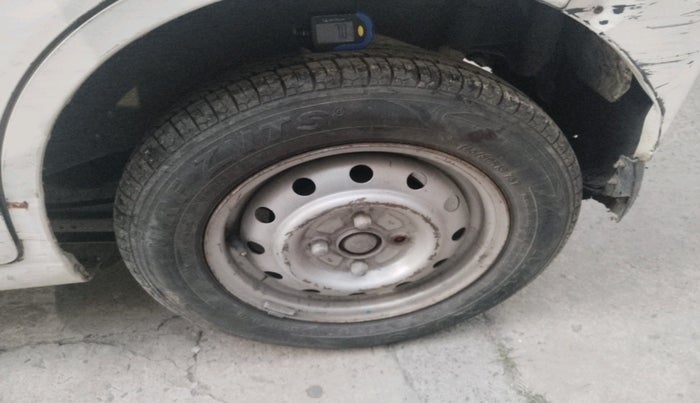 2011 Maruti Wagon R 1.0 LXI, Petrol, Manual, 1,23,337 km, tyre