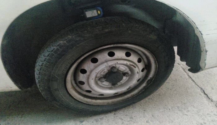 2011 Maruti Wagon R 1.0 LXI, Petrol, Manual, 1,23,337 km, tyre