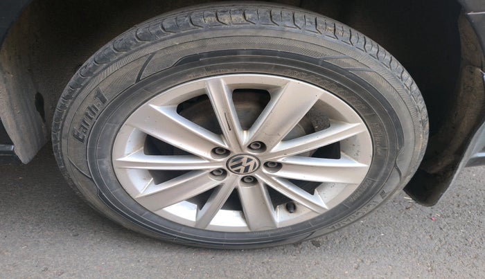 2016 Volkswagen Vento HIGHLINE 1.5 AT, Diesel, Automatic, 1,13,288 km, tyre