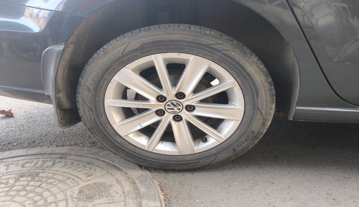 2016 Volkswagen Vento HIGHLINE 1.5 AT, Diesel, Automatic, 1,13,288 km, tyre