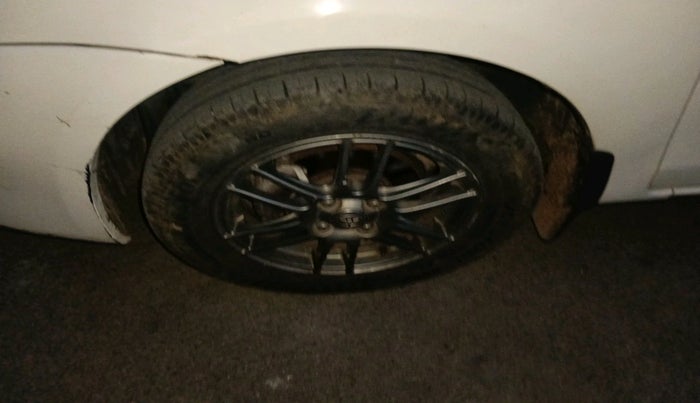 2012 Toyota Etios Liva GD, Diesel, Manual, 1,20,350 km, tyre