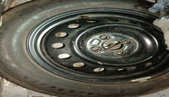 2012 Toyota Etios Liva GD, Diesel, Manual, 1,20,350 km, tyre