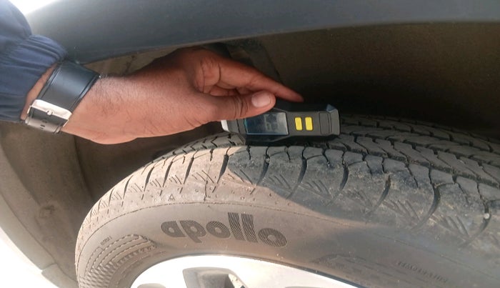 2024 Maruti Grand Vitara ALPHA SMART HYBRID, Petrol, Manual, 2,922 km, tyre