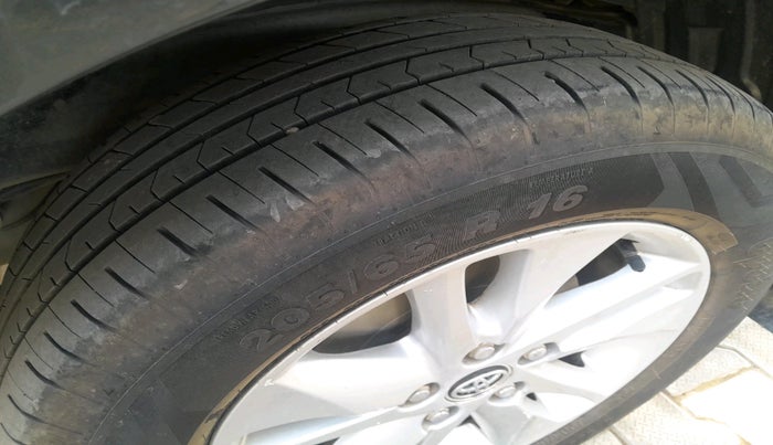 2018 Toyota Innova Crysta 2.4 VX 7 STR, Diesel, Manual, 1,45,935 km, tyre