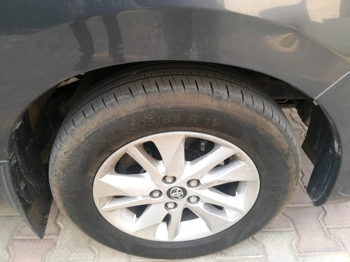 2018 Toyota Innova Crysta 2.4 VX 7 STR, Diesel, Manual, 1,45,935 km, tyre