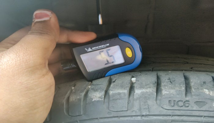 2016 Mahindra Kuv100 K8 D 6 STR, Diesel, Manual, 1,39,494 km, tyre