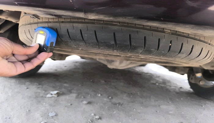 2020 Toyota Innova Crysta 2.4 GX 8 STR, Diesel, Manual, 1,42,330 km, tyre