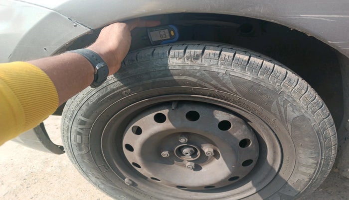 2017 Maruti Dzire VDI, Diesel, Manual, 1,01,783 km, tyre