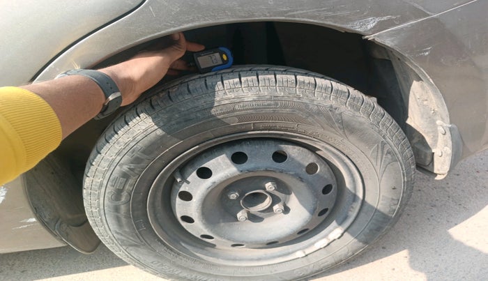 2017 Maruti Dzire VDI, Diesel, Manual, 1,01,783 km, tyre