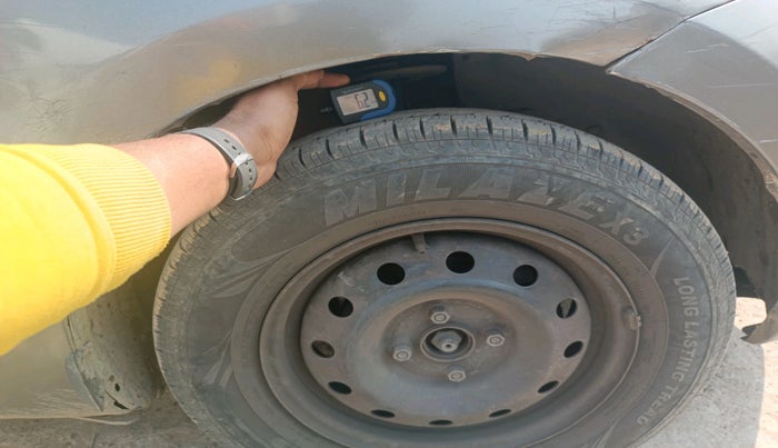 2017 Maruti Dzire VDI, Diesel, Manual, 1,01,783 km, tyre