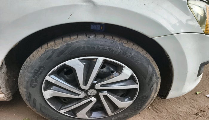 2011 Volkswagen Polo COMFORTLINE 1.2L, Diesel, Manual, 93,760 km, tyre