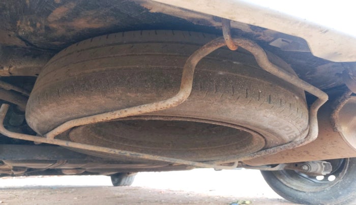 2015 Maruti Ertiga VXI, Petrol, Manual, 1,23,341 km, tyre