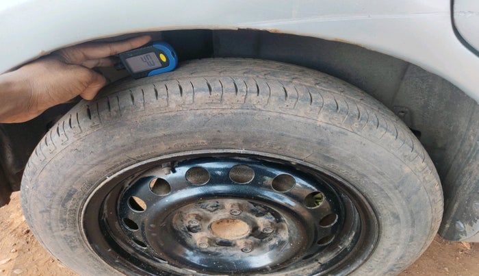 2015 Maruti Ertiga VXI, Petrol, Manual, 1,23,341 km, tyre