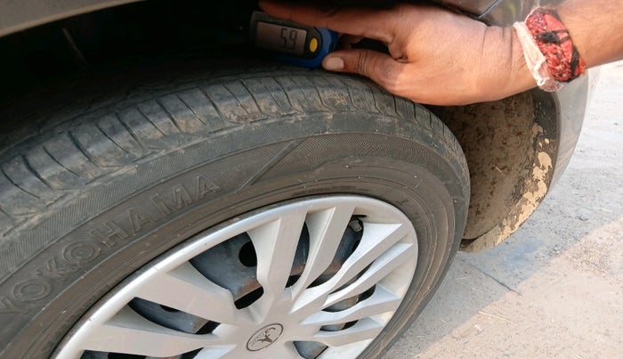 2021 Maruti Dzire VXI, Petrol, Manual, 1,04,269 km, tyre