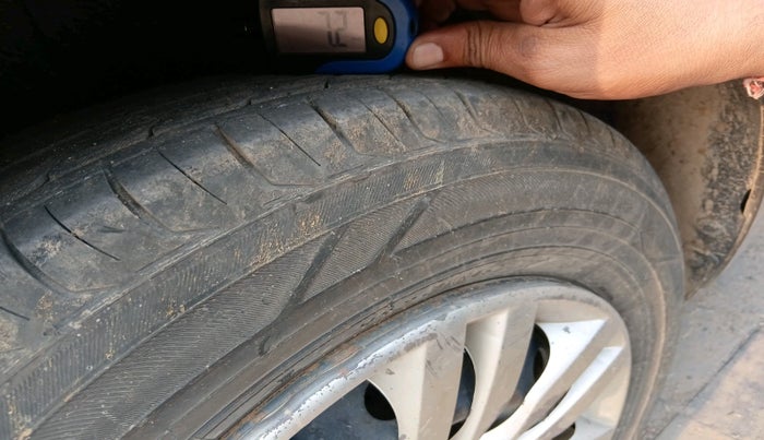 2021 Maruti Dzire VXI, Petrol, Manual, 1,04,269 km, tyre