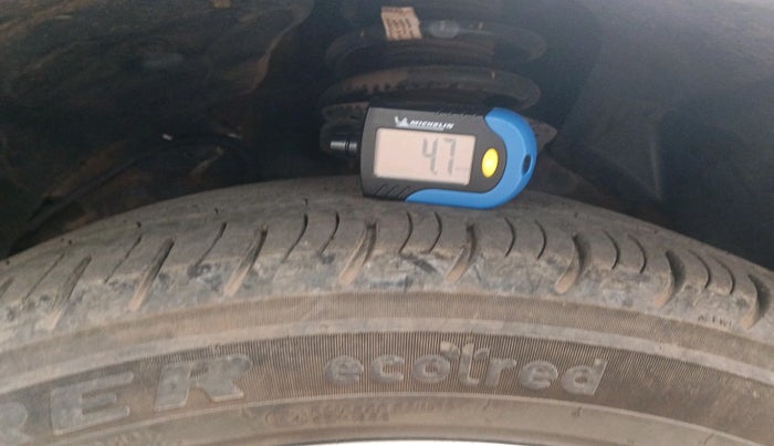 2021 Mahindra XUV300 W8 1.2 PETROL, Petrol, Manual, 38,259 km, tyre