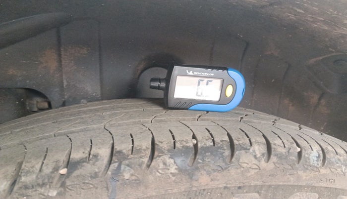 2021 Mahindra XUV300 W8 1.2 PETROL, Petrol, Manual, 38,259 km, tyre