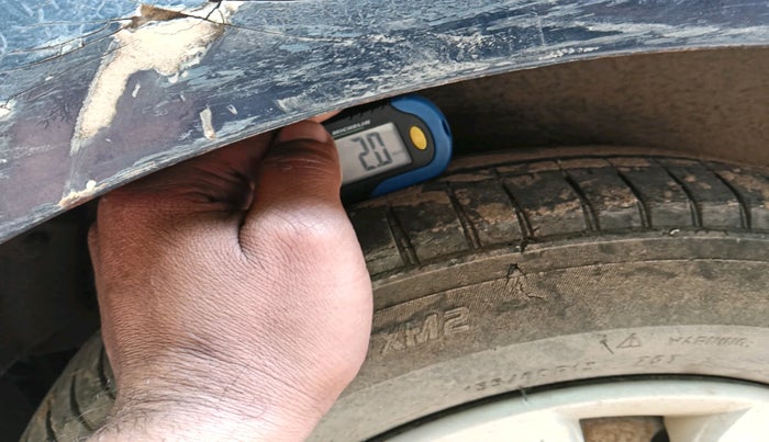 2010 Hyundai i10 MAGNA 1.1, Petrol, Manual, 2,15,661 km, tyre