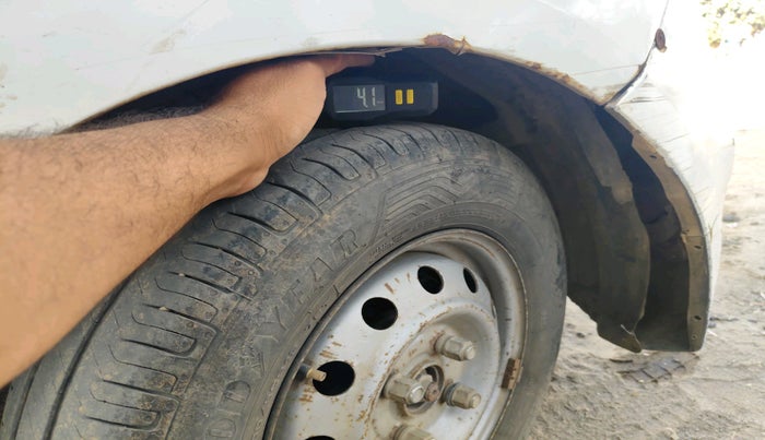 2011 Hyundai i10 MAGNA 1.1, Petrol, Manual, 1,17,880 km, tyre