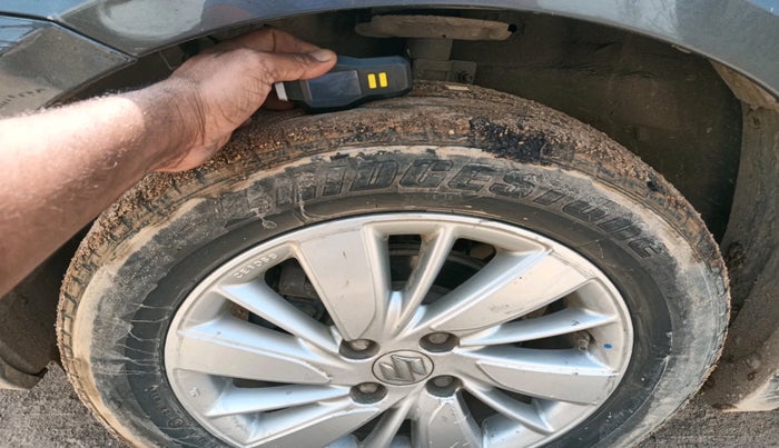 2015 Maruti Swift ZXI, Petrol, Manual, 1,50,000 km, tyre