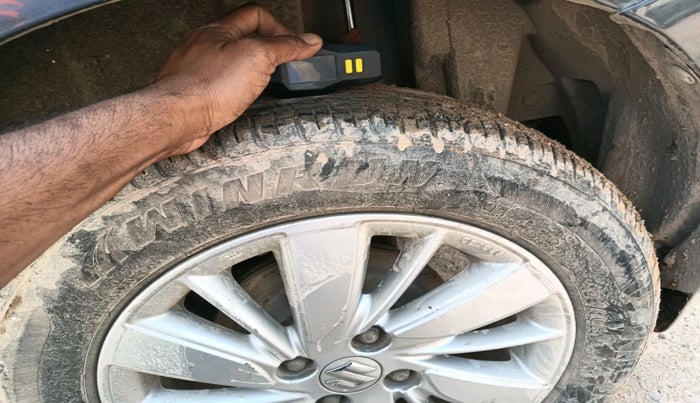 2015 Maruti Swift ZXI, Petrol, Manual, 1,50,000 km, tyre