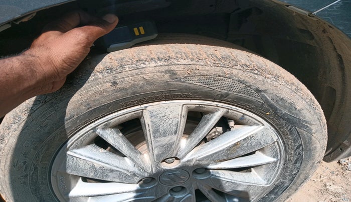 2015 Maruti Swift ZXI, Petrol, Manual, 1,50,000 km, tyre