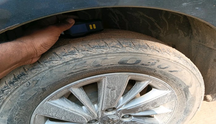 2015 Maruti Swift ZXI, Petrol, Manual, 1,50,000 km, tyre