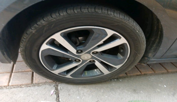 2020 Tata ALTROZ XZ PETROL, Petrol, Manual, 66,646 km, tyre