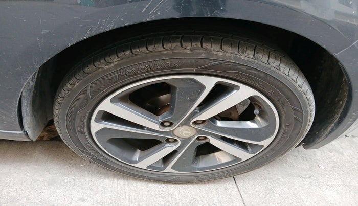 2020 Tata ALTROZ XZ PETROL, Petrol, Manual, 66,646 km, tyre