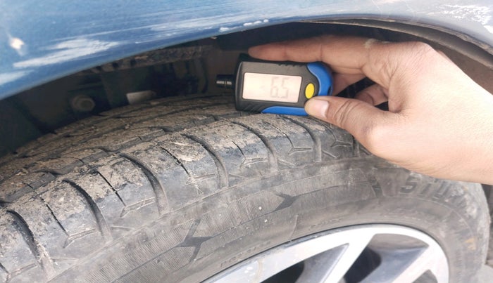 2017 Volkswagen Polo COMFORTLINE 1.2L, Petrol, Manual, 54,286 km, tyre